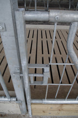 Feed barrier gate